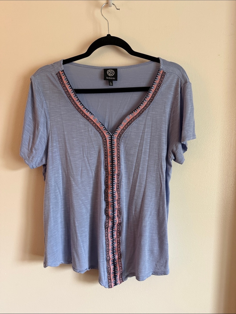 Bobeau Embroidered V-Neck Short Sleeve Top size L